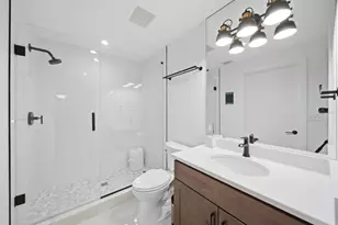 132 Mirror Lake, Saint Petersburg, FL 33701 - Photo 9