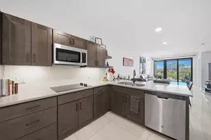 132 Mirror Lake, Saint Petersburg, FL 33701 - Photo 5