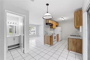 14021 Village Terrace Dr, Tampa, FL 33624 - Photo 5