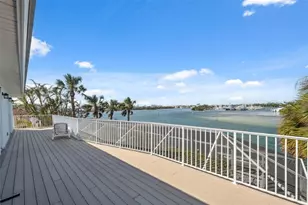 727 Key Royale Dr, Holmes Beach, FL 34217 - Photo 55