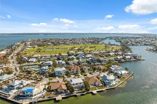 727 Key Royale Dr, Holmes Beach, FL 34217 - Photo 79