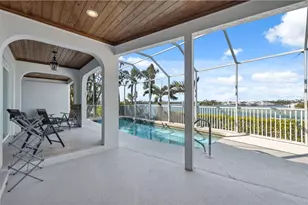 727 Key Royale Dr, Holmes Beach, FL 34217 - Photo 57