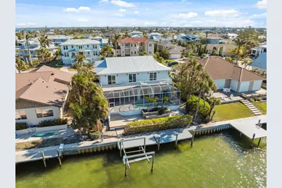 727 Key Royale Drive, Holmes Beach, FL 34217 - Photo 7