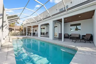 727 Key Royale Dr, Holmes Beach, FL 34217 - Photo 61