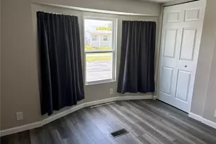 217 Mt Piney Ave NE, Saint Petersburg, FL 33702 - Photo 9