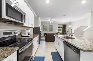 31940 Blue Passing Loop, Wesley Chapel, FL 33545 - Photo 13