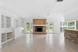 1303 Wallwood Dr, Brandon, FL 33510 - Photo 7