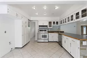 1303 Wallwood Dr, Brandon, FL 33510 - Photo 11