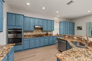 11721 Gothic Ln, Tampa, FL 33626 - Photo 13