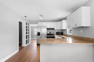 39014 Kirkland Dr, Zephyrhills, FL 33542 - Photo 5