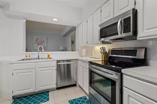 3302 Bay Club Cir, Tampa, FL 33607 - Photo 9