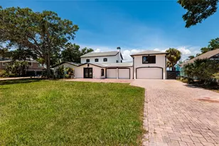 412 Shore Dr E, Oldsmar, FL 34677 - Photo 3