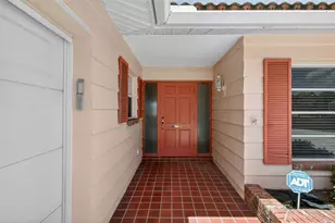 7957 10th Ave S, Saint Petersburg, FL 33707 - Photo 3