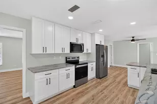 7957 10th Ave S, Saint Petersburg, FL 33707 - Photo 11