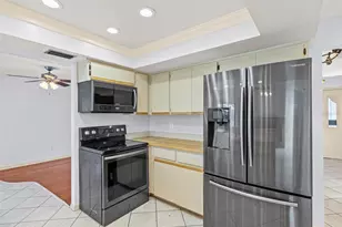 10843 Harborside Dr, Largo, FL 33773 - Photo 23