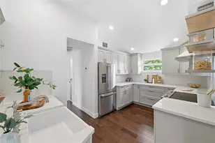 7 Georgia Ave, Crystal Beach, FL 34681 - Photo 9