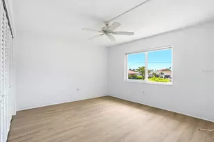 4570 Overlook Dr NE, Saint Petersburg, FL 33703 - Photo 11