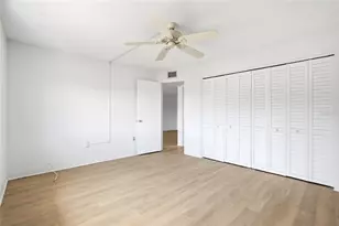 4570 Overlook Dr NE, Saint Petersburg, FL 33703 - Photo 13