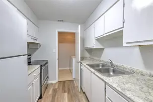 13403 Arbor Pointe Cir, Tampa, FL 33617 - Photo 13