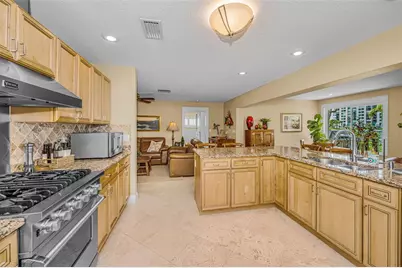 1201 81st Street S, Saint Petersburg, FL 33707 - Photo 17