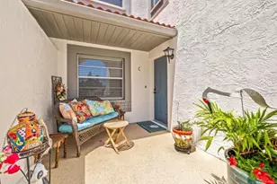 476 Santa Cruz Pl NE, Saint Petersburg, FL 33703 - Photo 5