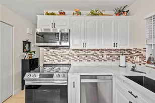 476 Santa Cruz Pl NE, Saint Petersburg, FL 33703 - Photo 19