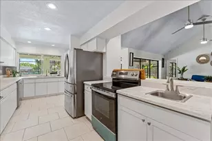 136 Sheffield Cir E, Palm Harbor, FL 34683 - Photo 23