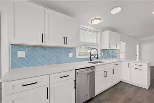 34010 Estates Ln, Wesley Chapel, FL 33543 - Photo 11
