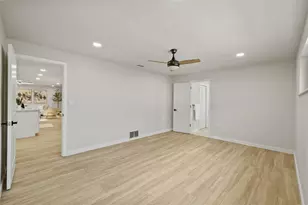 1905 Oro Ct, Clearwater, FL 33764 - Photo 17
