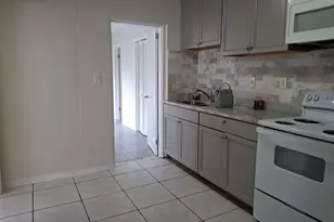 3947 Mohr Ave N, Saint Petersburg, FL 33714 - Photo 7