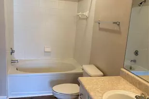 10526 Villa View Cir, Tampa, FL 33647 - Photo 19