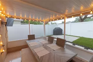 11910 Mango Groves Blvd, Seffner, FL 33584 - Photo 17