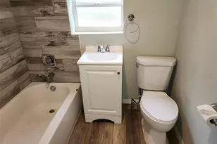 1426 10th St W, Bradenton, FL 34205 - Photo 9