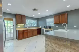 802 8th St N, Saint Petersburg, FL 33701 - Photo 9