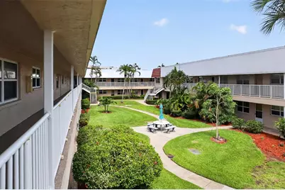 10038 62nd Terrace N #15, Saint Petersburg, FL 33708 - Photo 5