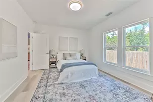 808 7th St N, Saint Petersburg, FL 33701 - Photo 27