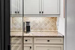 1065 Eden Isle Blvd NE, Saint Petersburg, FL 33704 - Photo 13