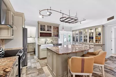 1065 Eden Isle Boulevard NE #2, Saint Petersburg, FL 33704 - Photo 7
