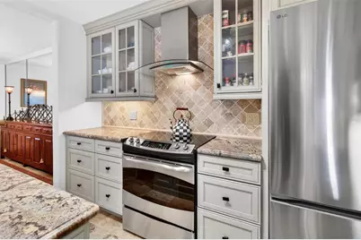 1065 Eden Isle Boulevard NE #2, Saint Petersburg, FL 33704 - Photo 11