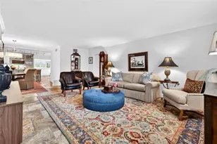 1065 Eden Isle Blvd NE, Saint Petersburg, FL 33704 - Photo 3
