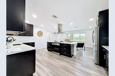 2335 Murilla Way S, Saint Petersburg, FL 33712 - Photo 9