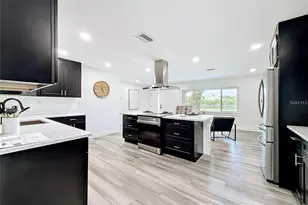 2335 Murilla Way S, Saint Petersburg, FL 33712 - Photo 9