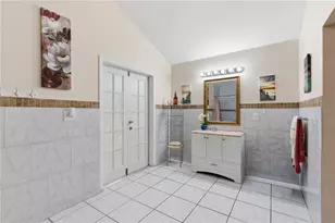 4914 Holiday Dr, Tampa, FL 33615 - Photo 23