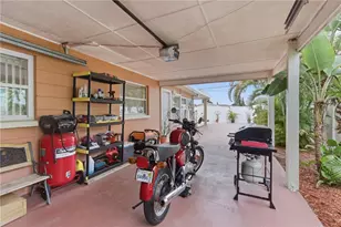4914 Holiday Dr, Tampa, FL 33615 - Photo 47