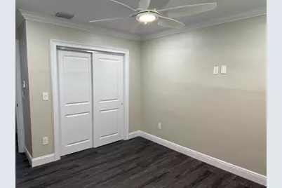 6743 Burlington Avenue N, Saint Petersburg, FL 33710 - Photo 11