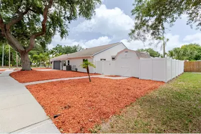 8949 106th Avenue N, Seminole, FL 33777 - Photo 5