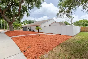 8949 106th Ave N, Seminole, FL 33777 - Photo 5