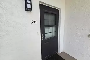 5980 Terrace Park Dr N, Saint Petersburg, FL 33709 - Photo 5
