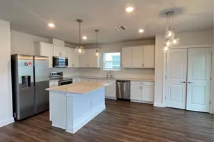 30555 Thunderbird Dr, Wesley Chapel, FL 33545 - Photo 7