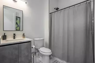 3306 W Van Buren Dr, Tampa, FL 33611 - Photo 23